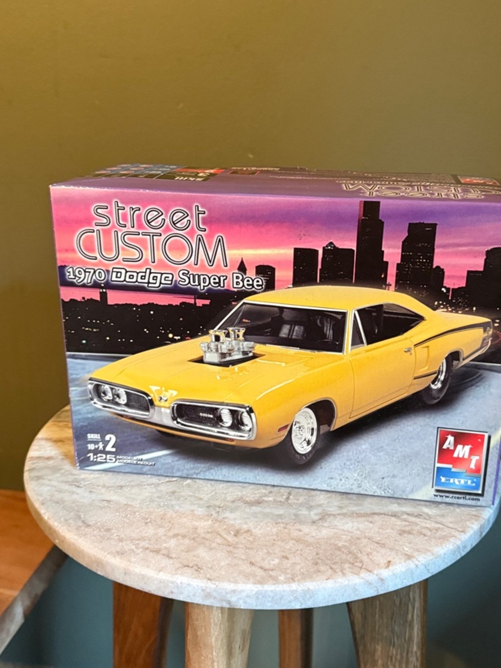 AMT 1970 Dodge Super Bee Street Custom Model Kit - Yellow